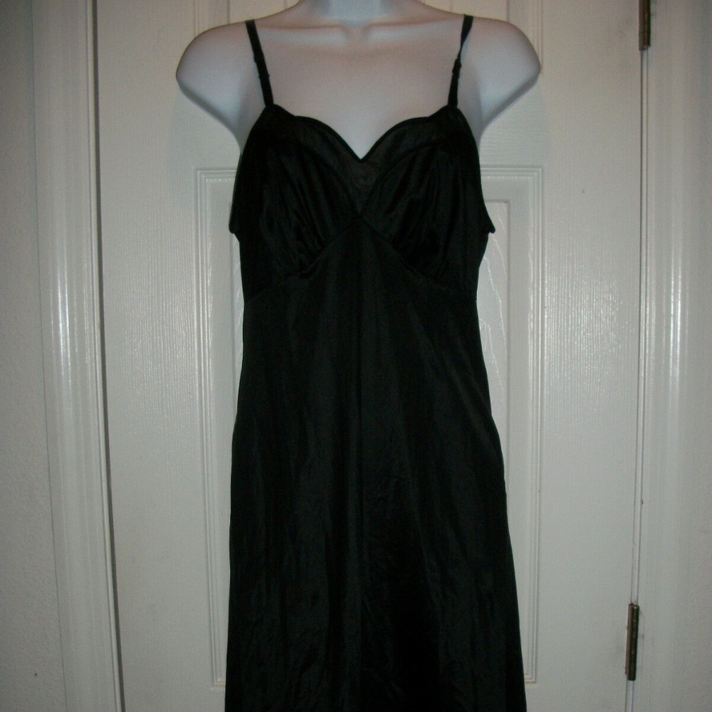 VINTAGE VANITY FAIR Womens Black Full Slip Size 32